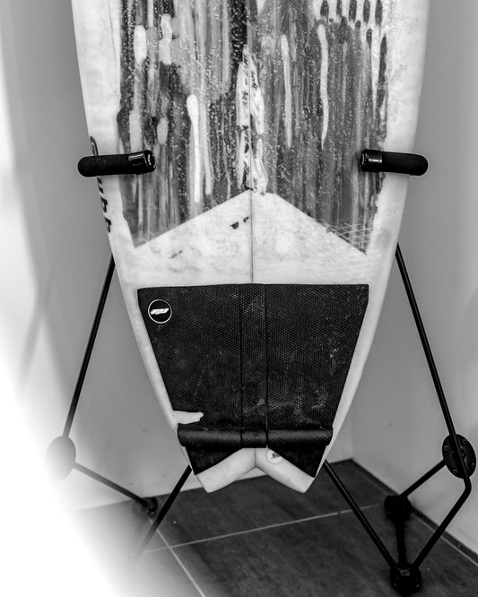 Closeup of a Mini Malibu surfboard standing in the G-Force GF6MM freestanding surfboard rack